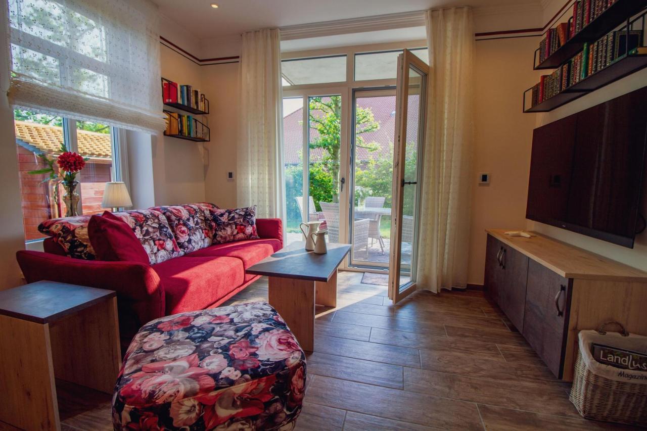 Up Besoeoek - Wildrose Mit Sauna Krummhörn Exteriér fotografie