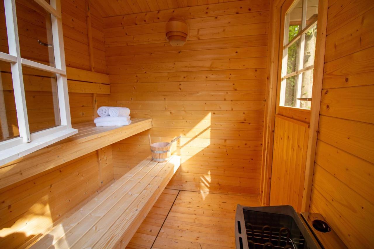 Up Besoeoek - Wildrose Mit Sauna Krummhörn Exteriér fotografie